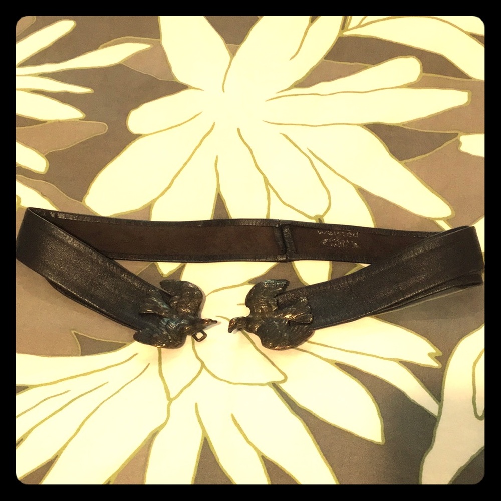 Waist belt with eagle hooks.